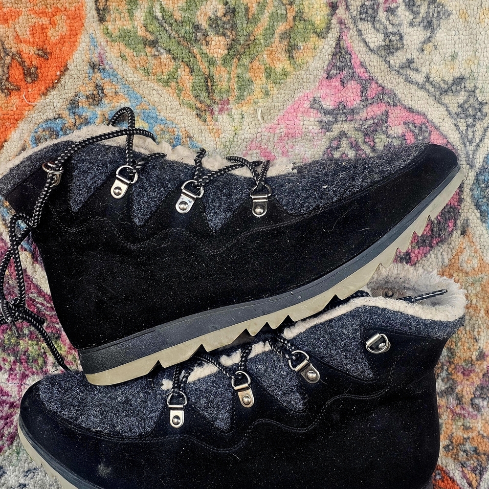 Sonoma Black and Gray Winter Boots